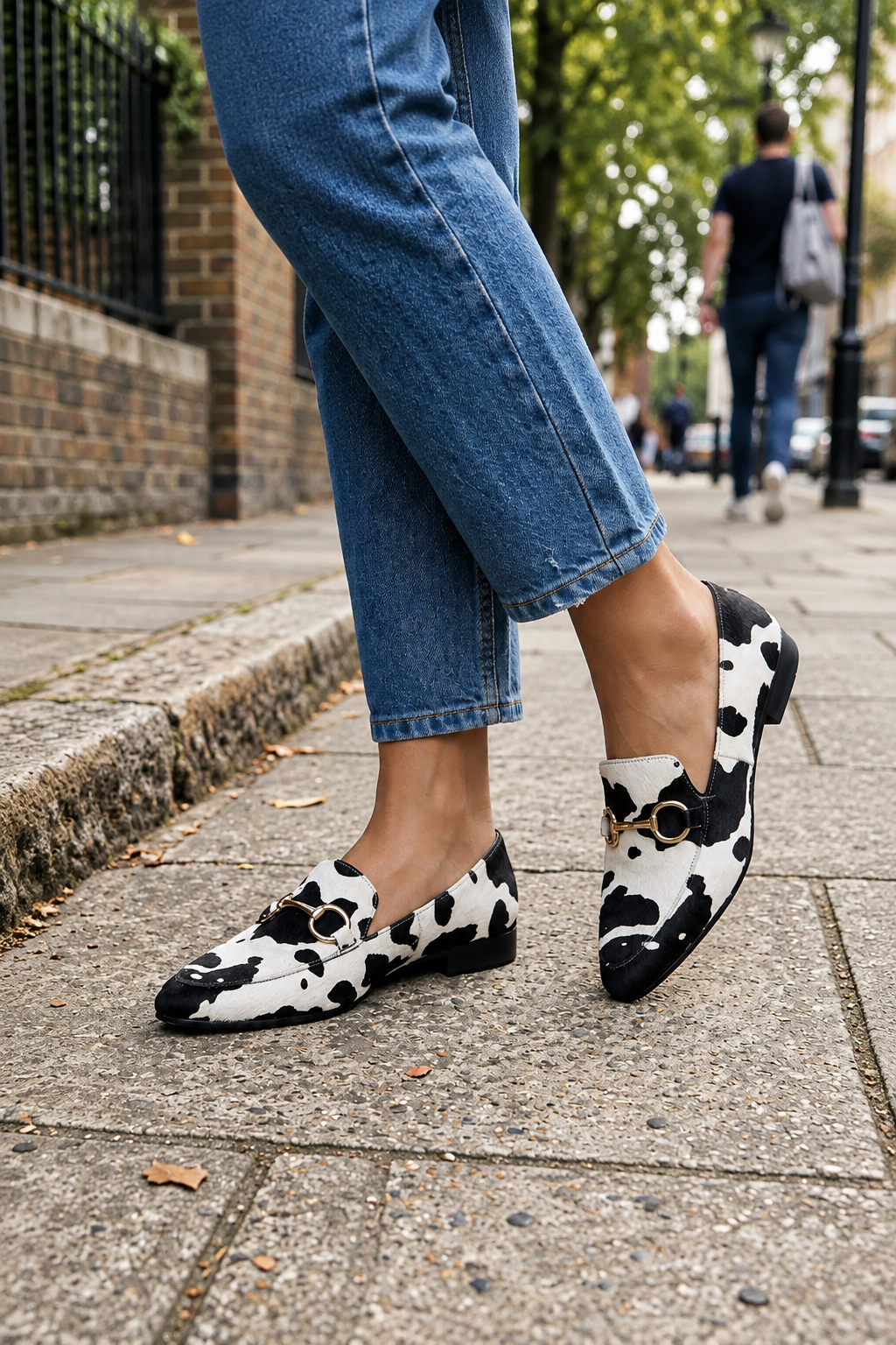 Mocasín de piel con estampado de leopardo en blanco y negro